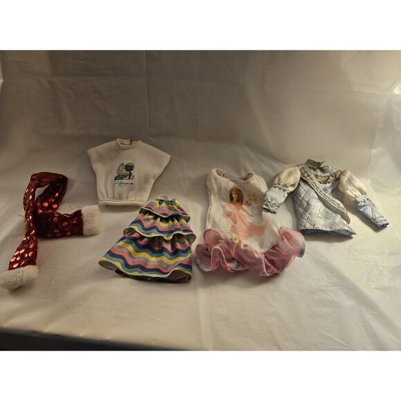 Lot Of Assorted Barbie Clothing / Shoes / Sunglasses / Brushes - Picture 4 of 5